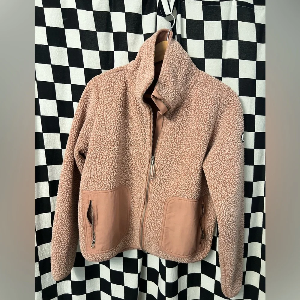 Vuori Women's Alpine Sherpa Jacket - Picture 16 of 16